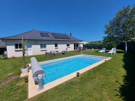maison avec piscine  3 chambres dans un village proche de saint-quentin