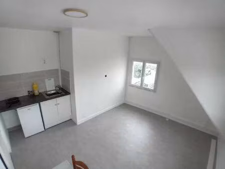 location appartement t1 à landivisiau (29400) : à louer t1 / 30m² landivisiau