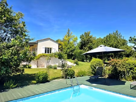 charmante maison familiale avec piscine et terrasse  grand jardin et belles vues dégagées