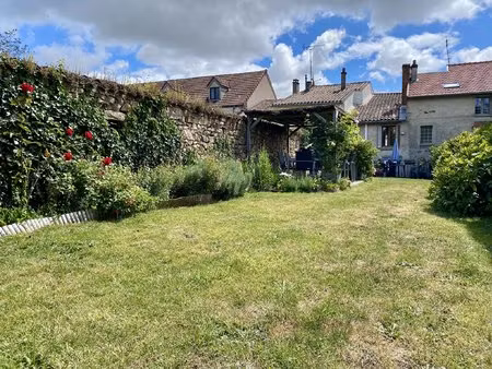 charmante maison de ville avec une vue magnifique et un jardin
