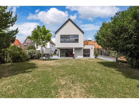 maison contemporaine 185m2 sur 7 45 ares