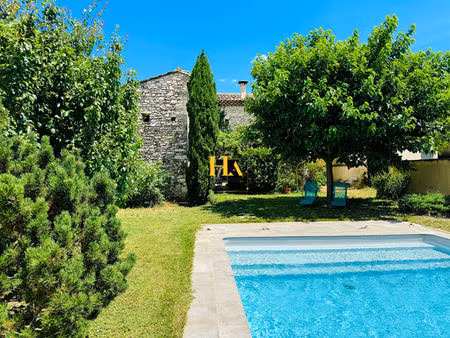 bastide familiale de 254 m² avec piscine et dépendance