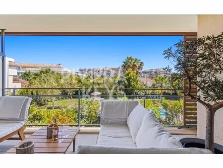 golfe-juan : appartement moderne 3 pièces avec piscine et double garage