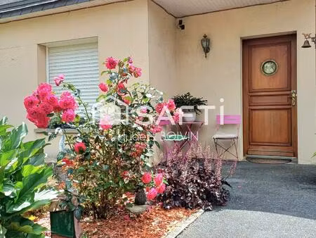 a seulement 3 mn du centre de saint aubin du cormier et de l'accès à l'a84  belle maison t