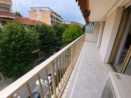 nice – quartier fleurs / grosso – 3 pièces avec terrasse et box en sus