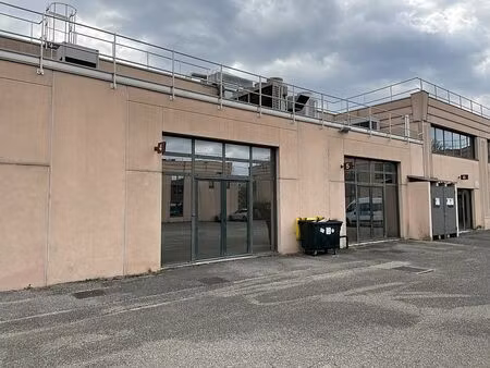 vente local d'activités bron 2 058 m²