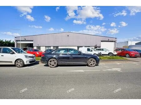 location local d'activités le plessis pate 772 m²