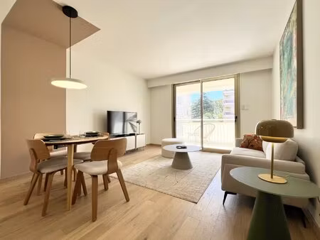 cannes palm beach – appartement 2 pièces - rénové avec stationnement