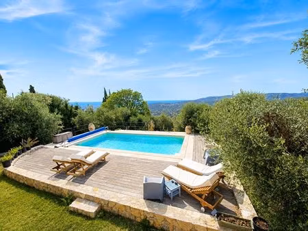 superbe villa 202 m² vue mer à deux pas du village