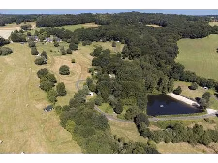 beau camping naturiste renommé sur plus 17 hectares