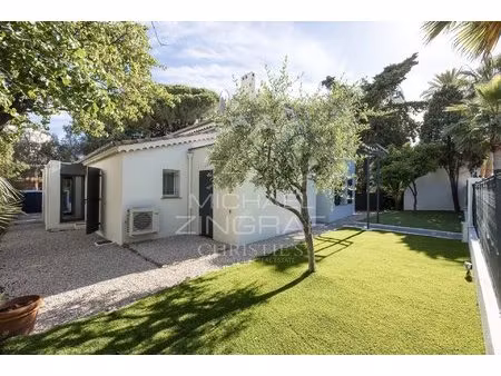 rare - cannes pointe croisette - villa dans domaine fermé.