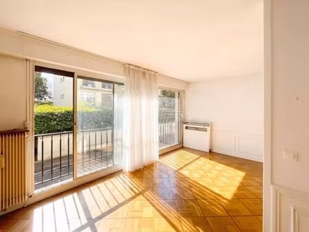 appartement de luxe de 2 chambres en vente à neuilly-sur-seine  france