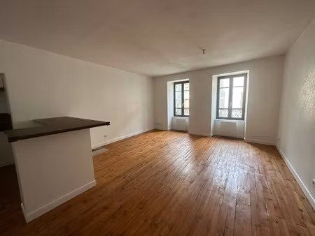 location appartement 2 pièces 42m² combronde 63460