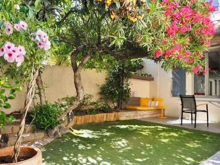 maison individuelle avec jardin et dépendance