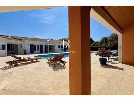lagord - maison de plain pied sur jolie parcelle avec piscine  garage et stationnements