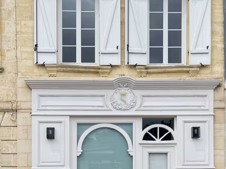 a vendre au centre de la brede dans une maison en pierre: boutique et habitation
