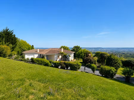 villeneuve-sur-lot  maison de plain pied avec vue exceptionnelle sur + de 4ha