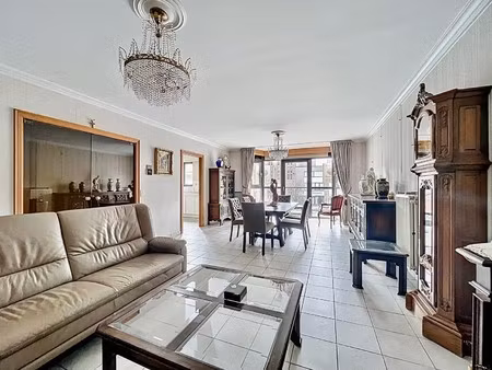 lichtrijk én ruim appartement met 2 slpk  centrum aalst!