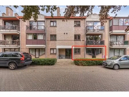 zeer rustig gelegen gelijkvloers appartement met 3 slaapkamers  tuin en garage