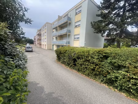 f1 kingersheim  cuisine équipée et balcon