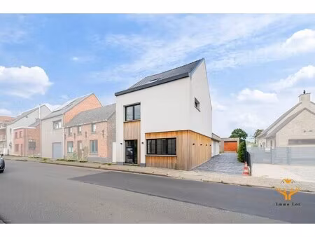 ruime woning met magazijn