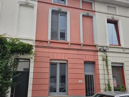 rustig gelegen starters -of investeringswoning met zonnige koer en 3 slaapkamers.