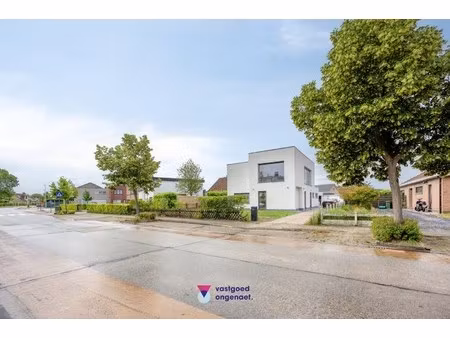 instapklare  gerenoveerde open bebouwing op toplocatie in oostakker