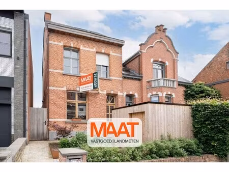 karaktervolle en instapklare woning met 3 slpk in hartje herenthout