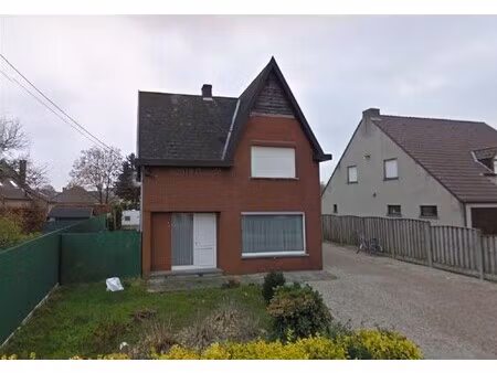te renoveren woning met ruime tuin in het centrum van hulshout