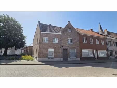 op te frissen 4-slaapkamerwoning met garage en binnentuin te koop in ruddervoorde oostkamp