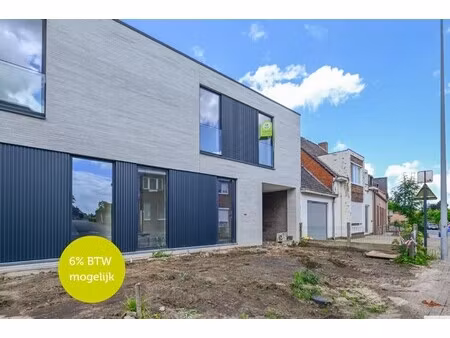 moderne energiezuinige halfopen woning met 3 slaapkamers  tuin en carport