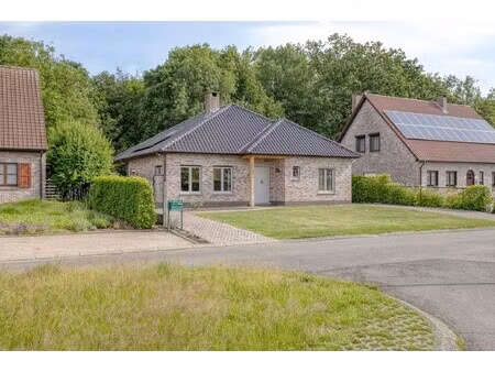 verzorgd en vrijstaand villaatje met 3 slpks op zonnig perceel van 720m²
