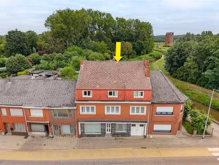 karaktervolle burgerwoning aan de demer met uitzonderlijk perceel van 744 m²  vlak bij sta
