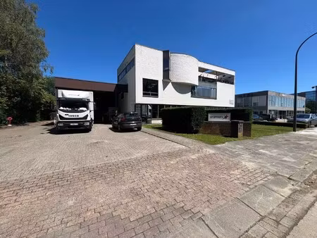bedrijfsgebouw in industriezone wilrijk te koop