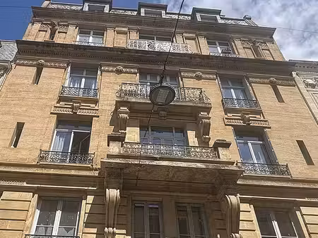 appartement haussmannien avec terrasse privée au centre