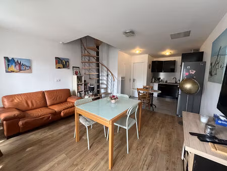 maison idéalement située en plein coeur de saujon