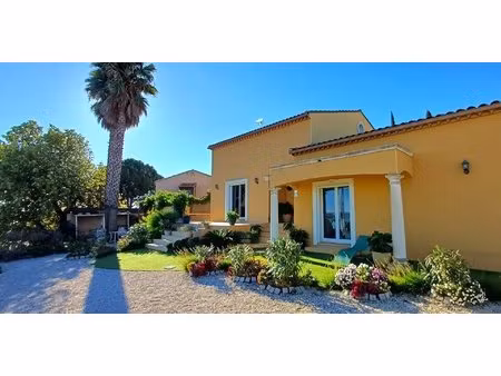 magnifiqe villa avec vue dégagée  piscine  cuisine d'été et garage