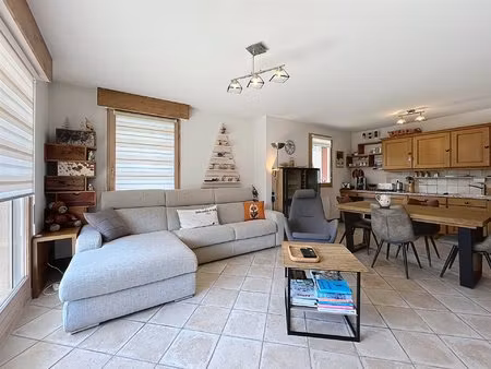 grand appartement de 2 chambres juste à côté de l’ascenseur