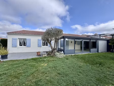 aline - pavillon de 2001 offrant 131 m2 hab + 70 m2 de surface utile sur 724 m2 de terrain