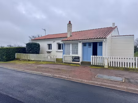 théophile - maison à rénover offrant 80 m2 habitables sur 801 m2 de terrain.