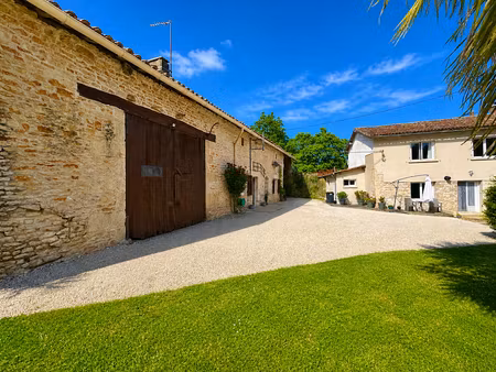 vente maison 11 pièces 241.02 m² à saint-saviol (86400)  240 000 €