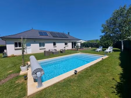 maison avec piscine  3 chambres dans un village proche de saint-quentin