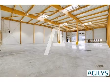 location entrepôt brie comte robert 77170 1636m² à 5029m²