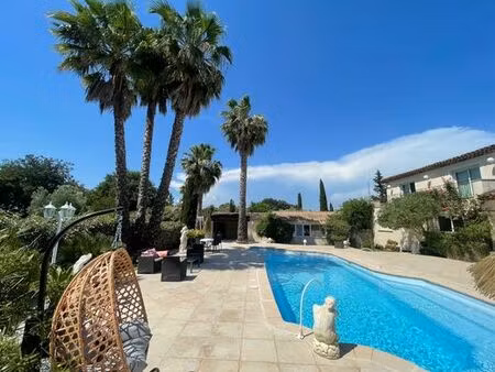 maison de 11 pièces de luxe en vente à roquebrune-sur-argens  provence-alpes-côte d'azur