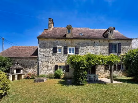 secteur salignac- maison en pierre avec jardin et garage