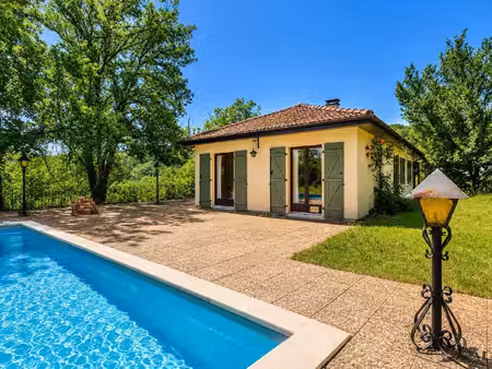 charmante maison de plain-pied de 3 chambres avec piscine à siorac-en-périgord