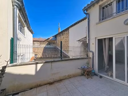 hyper centre appartement au 2eme etage avec terrasse