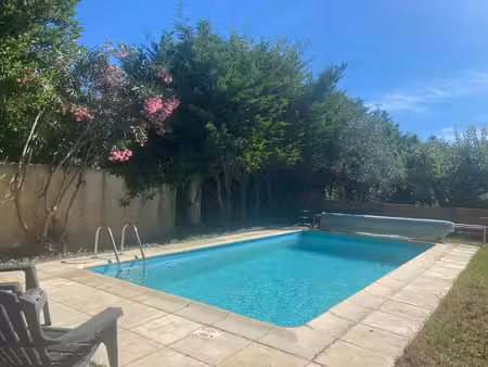 en campagne mas à rénover d'env 216 m2 avec piscine et dépendances.