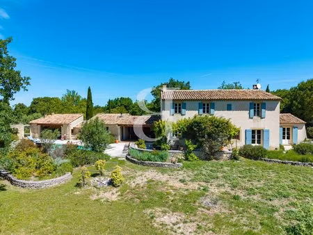 bastide provençale avec piscine chauffée  chambre indépendant