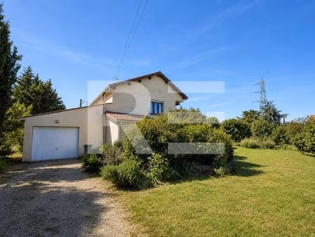 maison individuelle à rénover avec terrain et garage sur la commune de rodilhan
